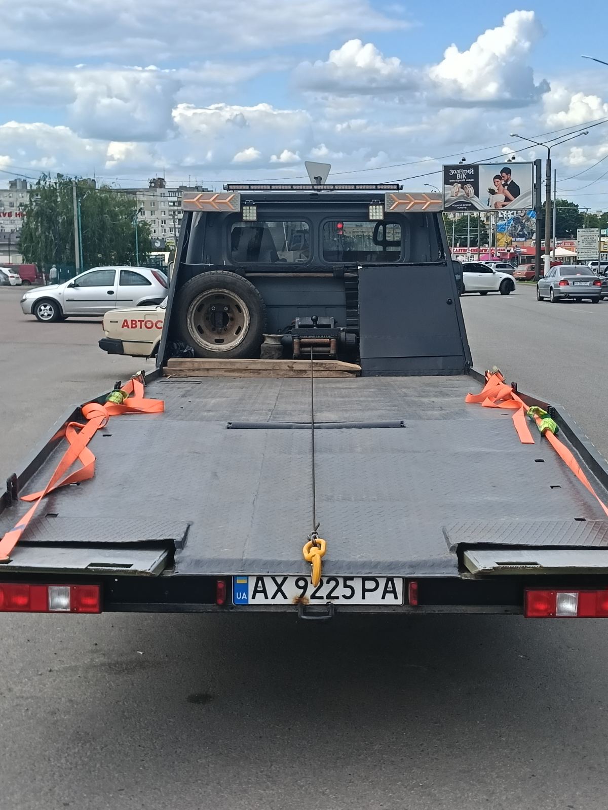 Перевезення автомобіля евакуатором