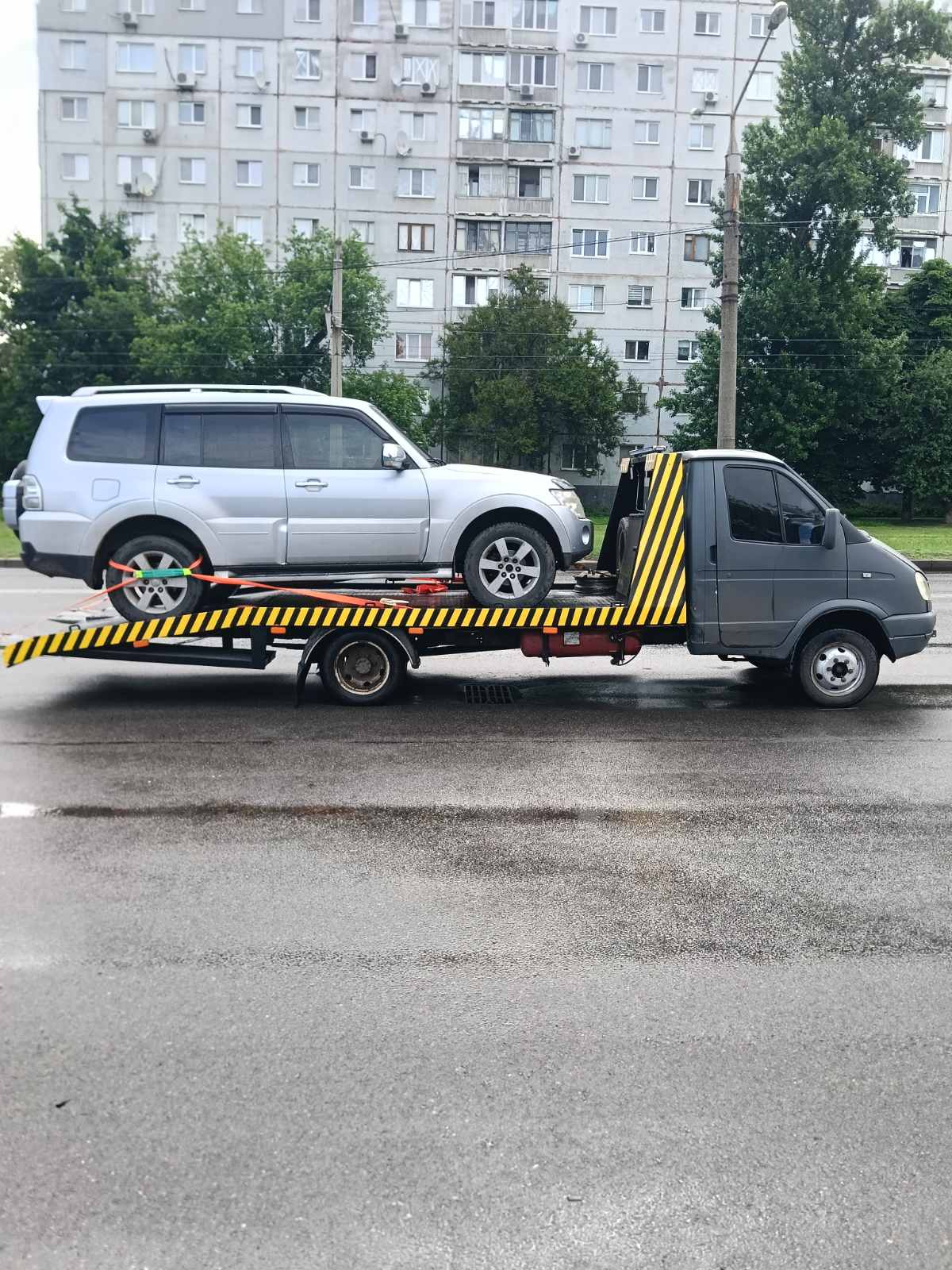 Перевезення авто евакуатором